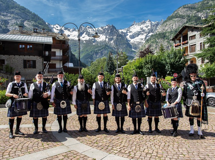 Celtic Knot Pipes and Drums