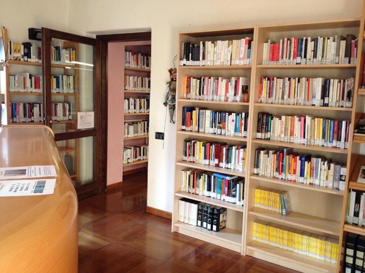 Bibliothèque de Antey
