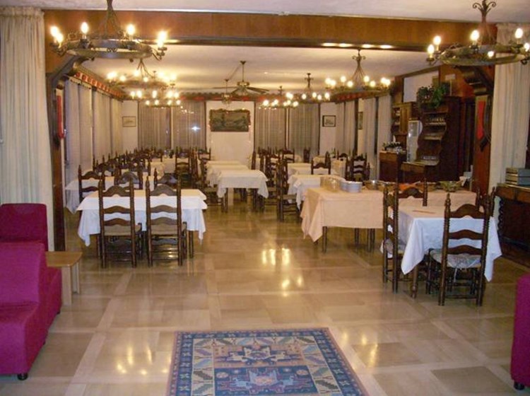 Restaurant hall