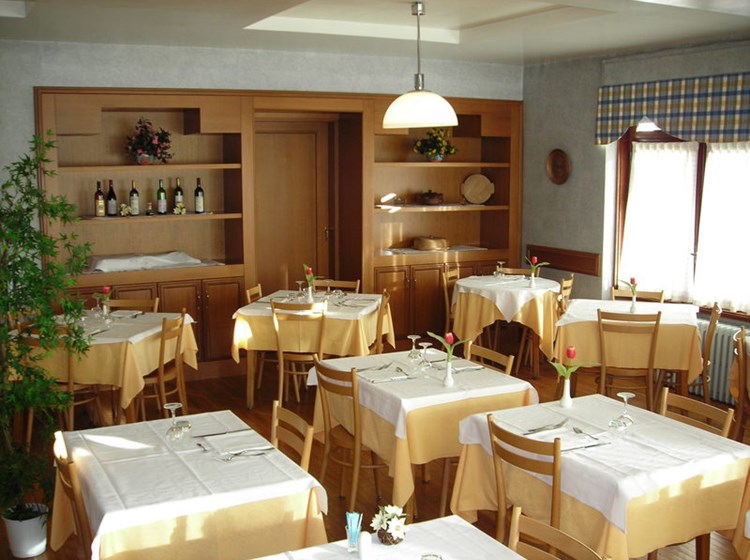 Restaurant hall