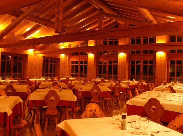 Restaurant hall