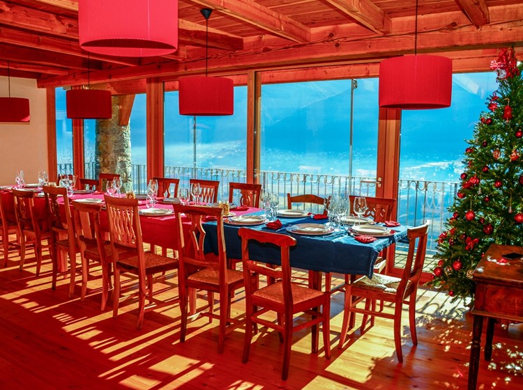 sala ristorante con veduta