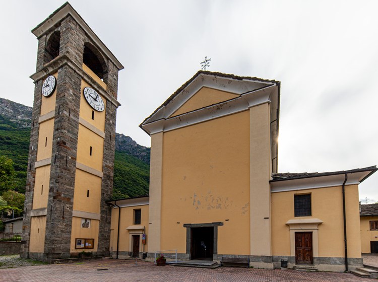Campanile e facciata principale