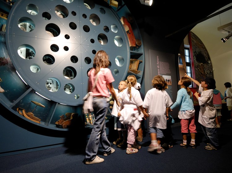 Musée des Alpes, des enfants en visite