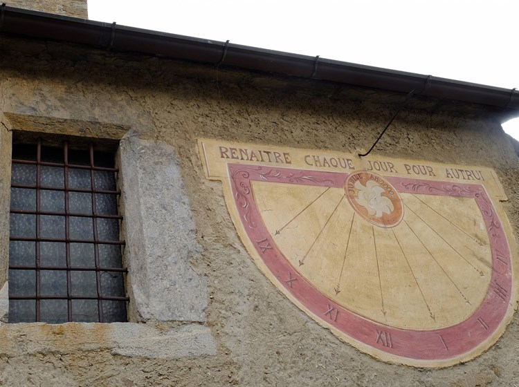 cadran solaire sur la façade