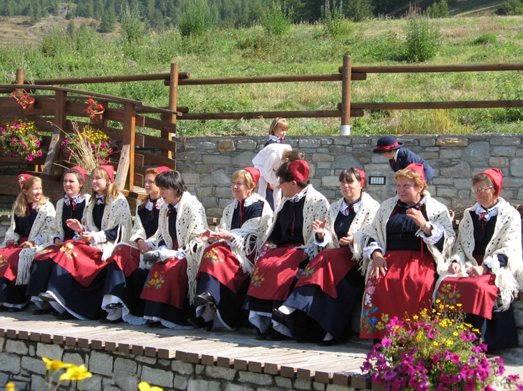 Il gruppo folkloristico di La Magdeleine