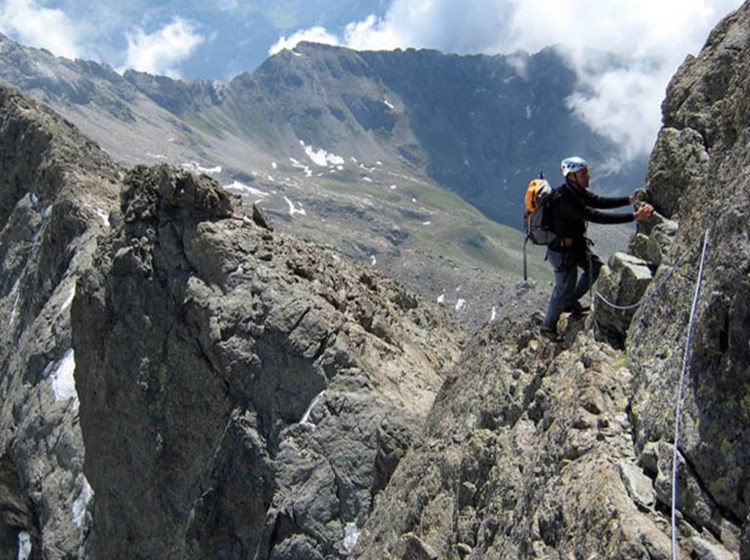 The hike to the Rey ledges