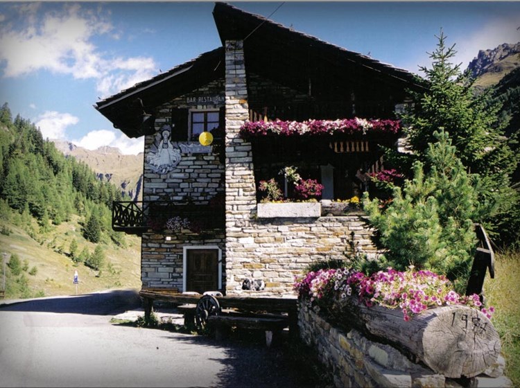 La Jolie Bergère - Exterior in summer