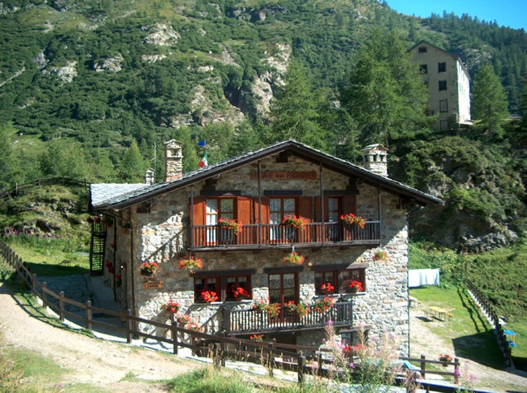 Rifugio Prarayer - Esterno in estate