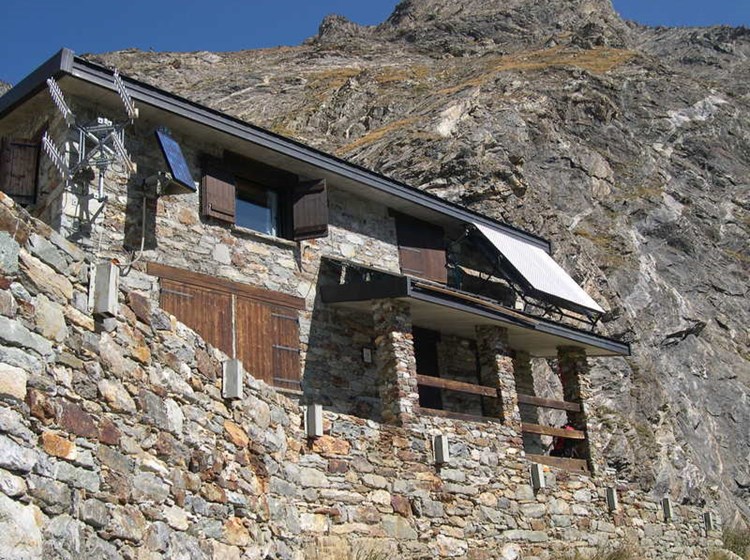 Aosta Mountain Hut - Exterior summer