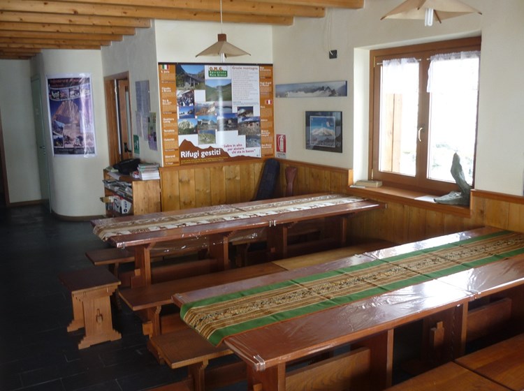 Rifugio degli Angeli Mountain hut - Dining room