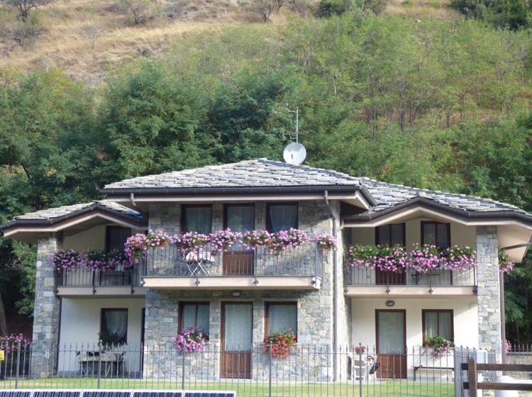 Holiday homes and apartments