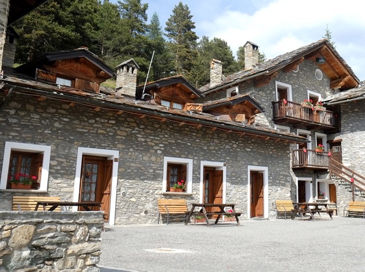 Holiday homes and apartments