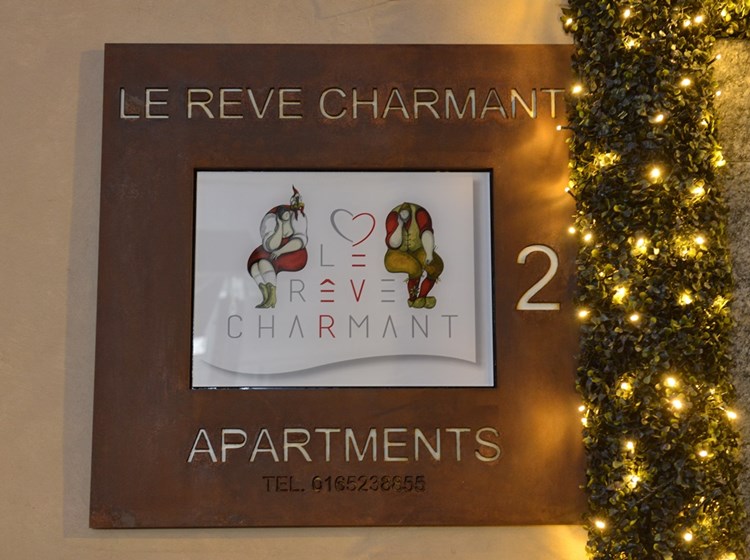 C.A.V. REVE CHARMANT APARTMENTS