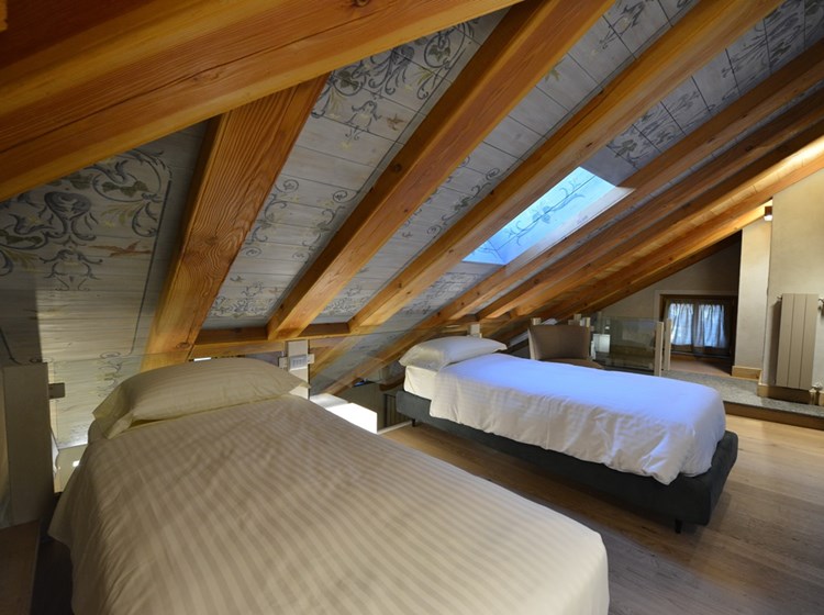 C.A.V. REVE CHARMANT APARTMENTS