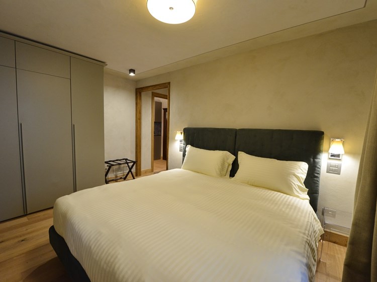 C.A.V. REVE CHARMANT APARTMENTS