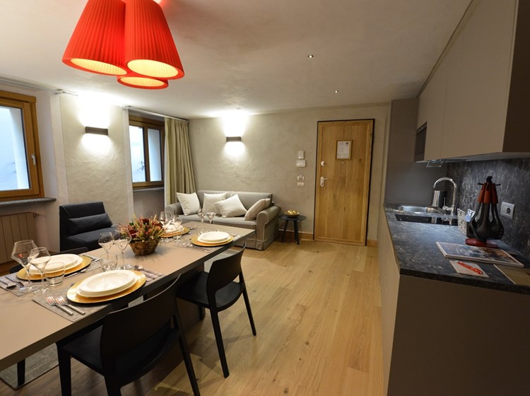 C.A.V. REVE CHARMANT APARTMENTS