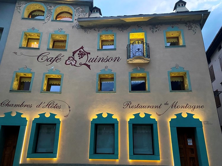 Café Quinson Relais de Charme - Esterno