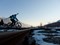 In bici portando gli sci verso la partenza della telecabina Aosta-Pila