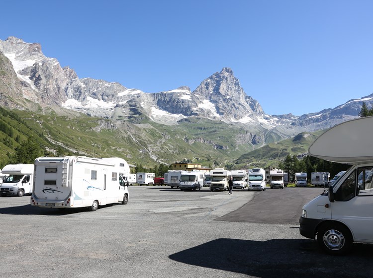 motorhome stopover Lago Blu -Cervinia