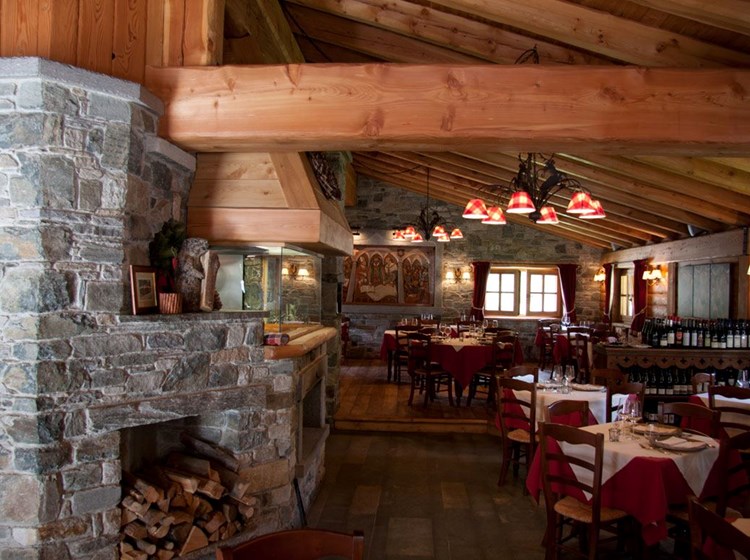 Sala interna con camino