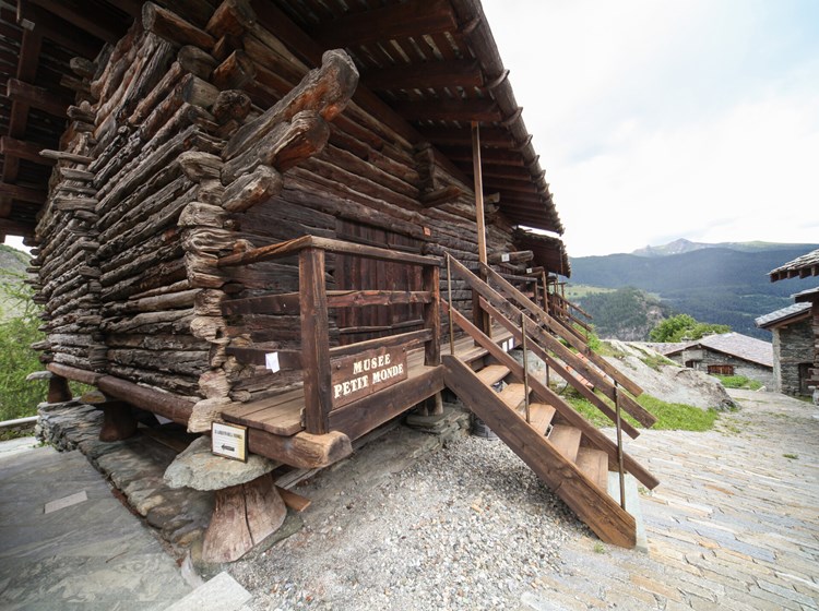 Musée ethnographique Petit Monde