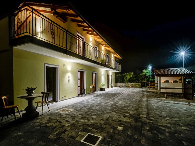 B&B Il Girasole - exterior at night