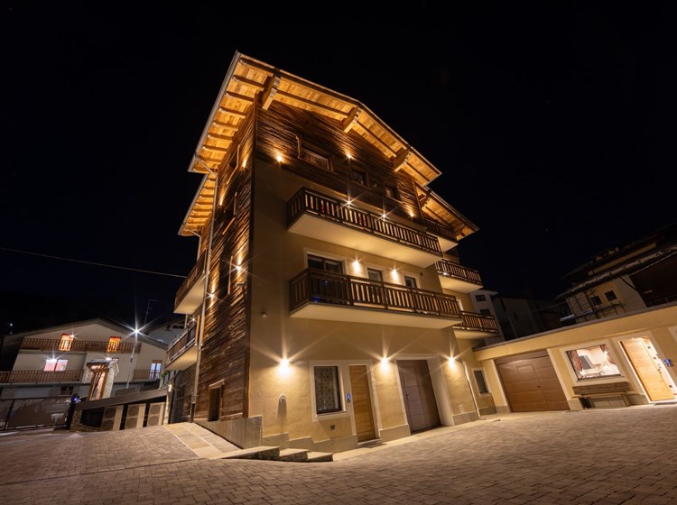 Les rêves des montagnards -l'extérieur pendant la nuit