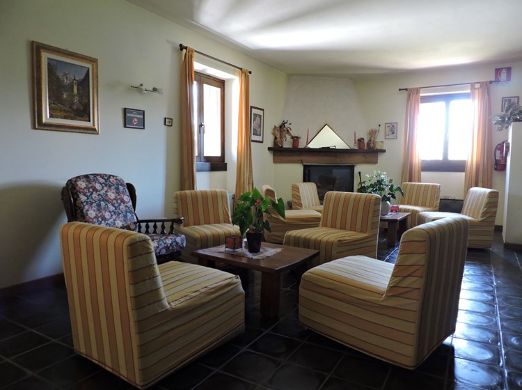 Hotel La Maisonnette - Tavern with fireplace