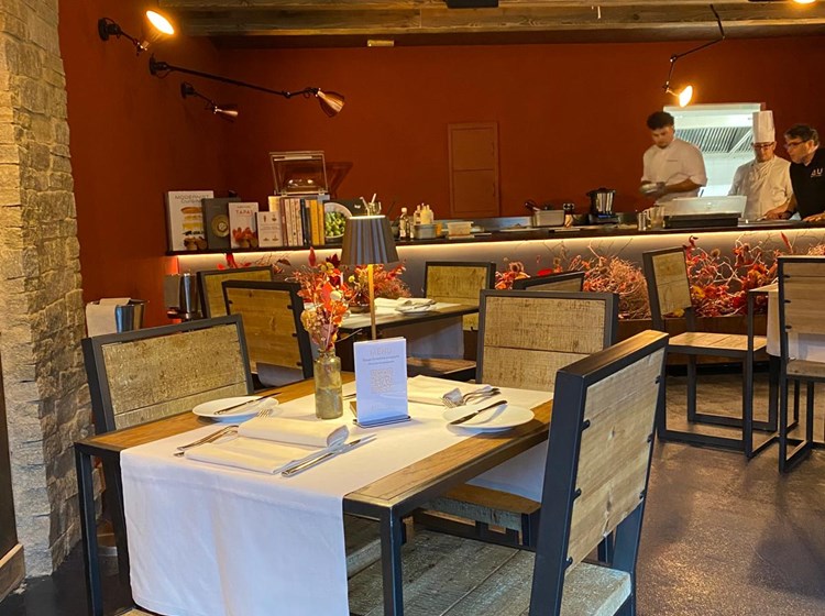 Altitude - Champagne & Gourmet