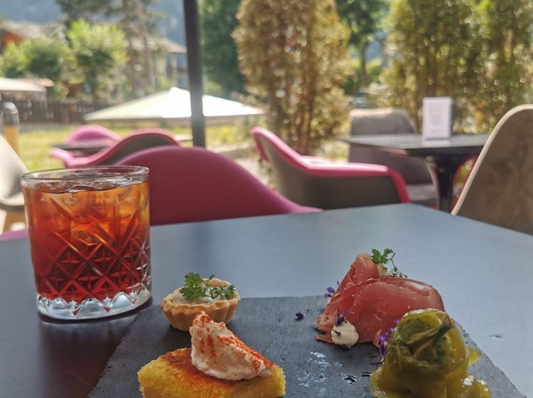 Altitude - Champagne & Gourmet