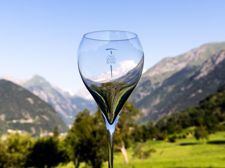 Monte Bianco e bicchiere