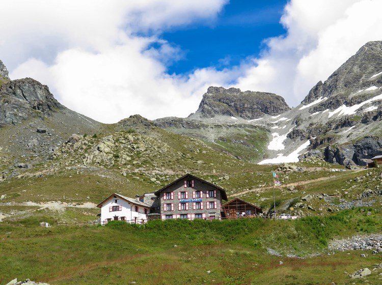 Rifugio Gabiet - Esterno in estate