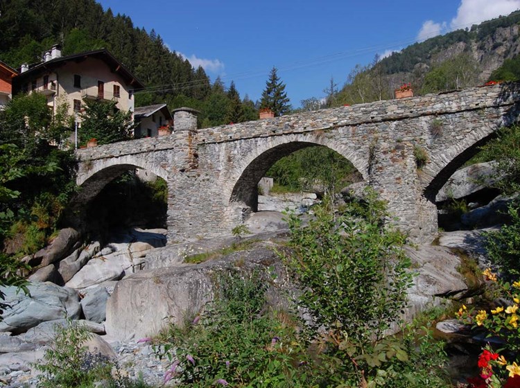 Three-arched bridge - Pontboset